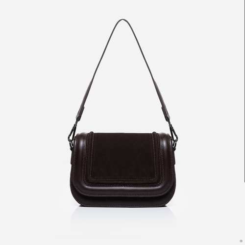 Сумка українського бренду ТМ  "Lucherino" стане хорошим придбанням не на один рік.  Невелика жіноча сумочка виготовлена з високоякісного шкірзамінника та якісної надійної фурнітури в кольорі - нікель. Одне відділення з однією кишенею на застібці.