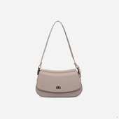 Сумка українського бренду ТМ  "Lucherino" стане хорошим придбанням не на один рік.  Невелика жіноча сумочка виготовлена з високоякісного шкірзамінника та якісної надійної фурнітури в кольорі - нікель.